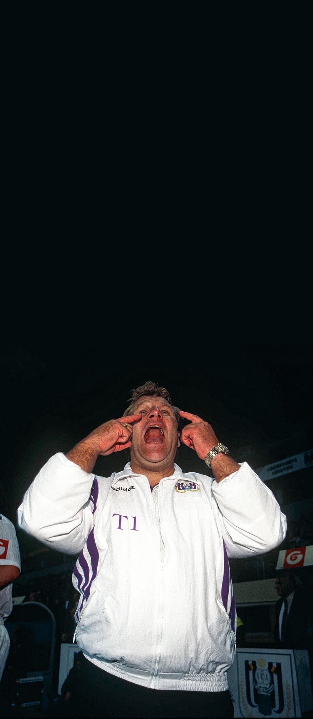 À Anderlecht, il remporte trois titres d'affilée entre 1993 et 1995.