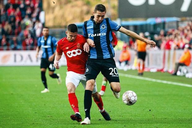 Une dynamo face à l'autre lors du clasico entre le Standard et le Club Bruges. C'est Razvan Marin qui aura le dernier mot.
