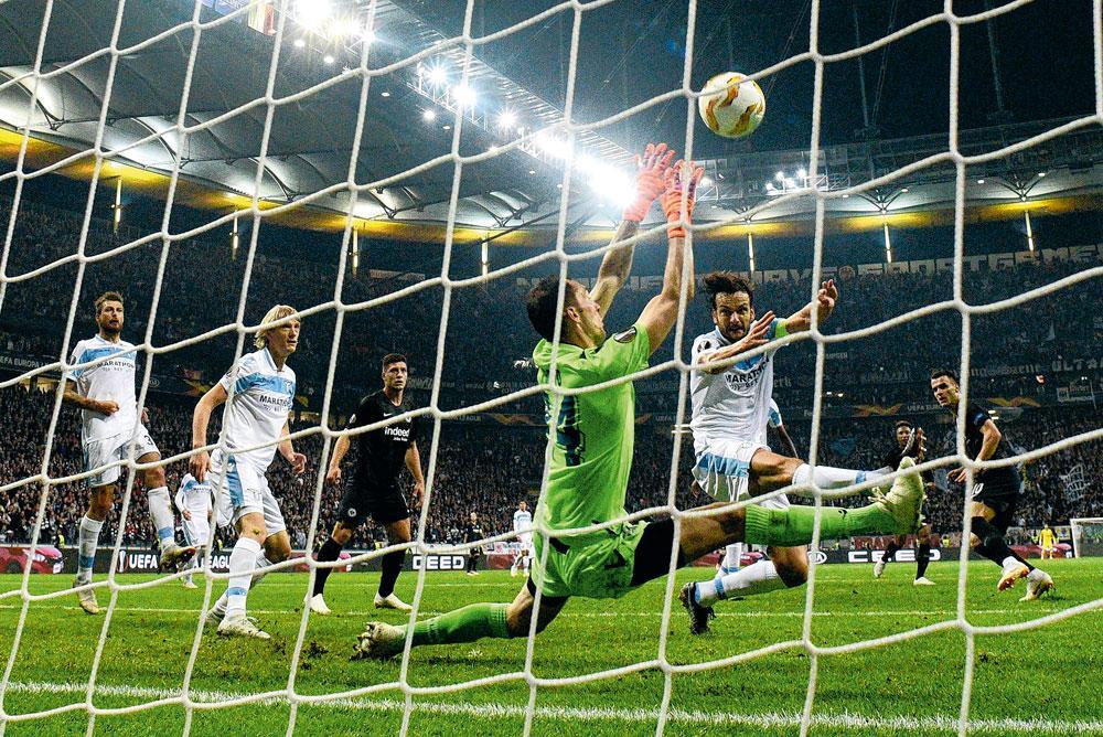 Titulaire en Europa League, Silvio Proto n'a pu empêcher une lourde défaite de la Lazio à l'Eintracht Francfort : 4-1