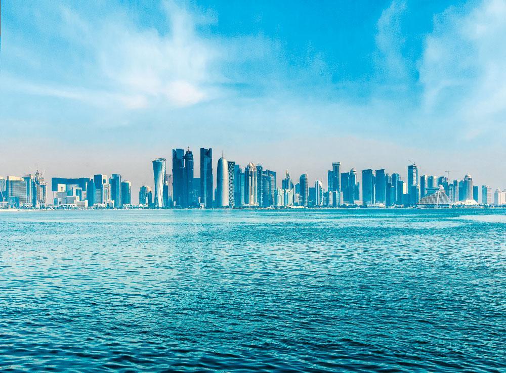 Quelques scènes de la vie d'Edmilson Junior au Qatar : la skyline de Doha.