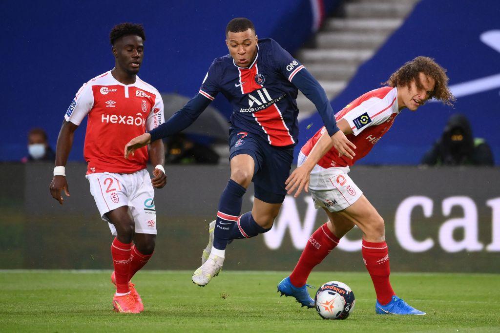 En Ligue 1, Wout Faes doit se frotter à des joueurs de classe mondiale comme Kylian Mbappé.