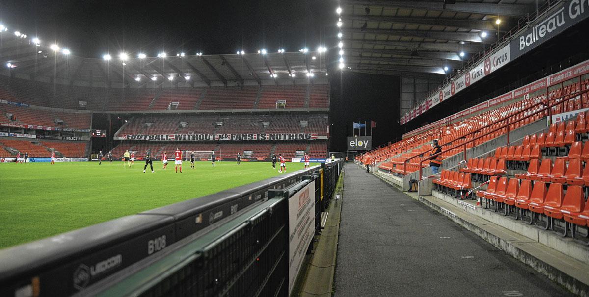Privé de supporters durant la période Covid, le stade Maurice Dufrasne n'est pas redevenu un gage de succès pour les Rouches.