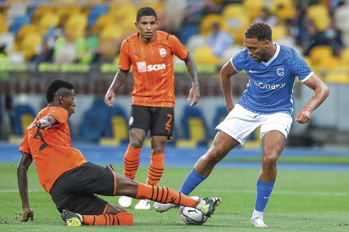 Cyriel Dessers sous le maillot de Genk, ici en Ligue des Champions contre le Shakhtar Donetsk: 