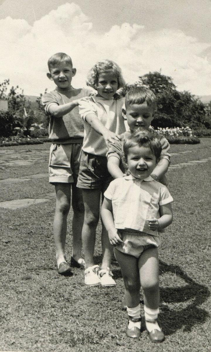 Jacques Borlée (à l'avant-plan) avec sa soeur et deux de ses frères.