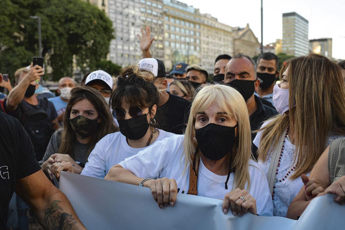 Claudia, la veuve de Diego Maradona, lors de la marche réclamant la justice pour son défunt époux du 10 mars dernier. Elle était alors accompagnée de ses deux filles: Dalma et Giannina.