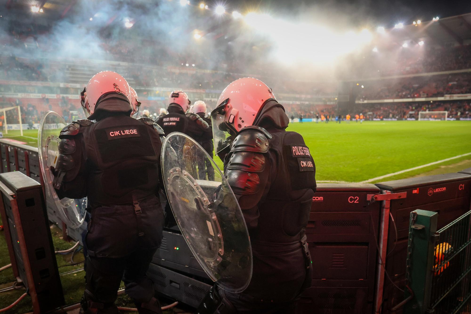 Standard-Charleroi, le derby wallon a dégénéré: 