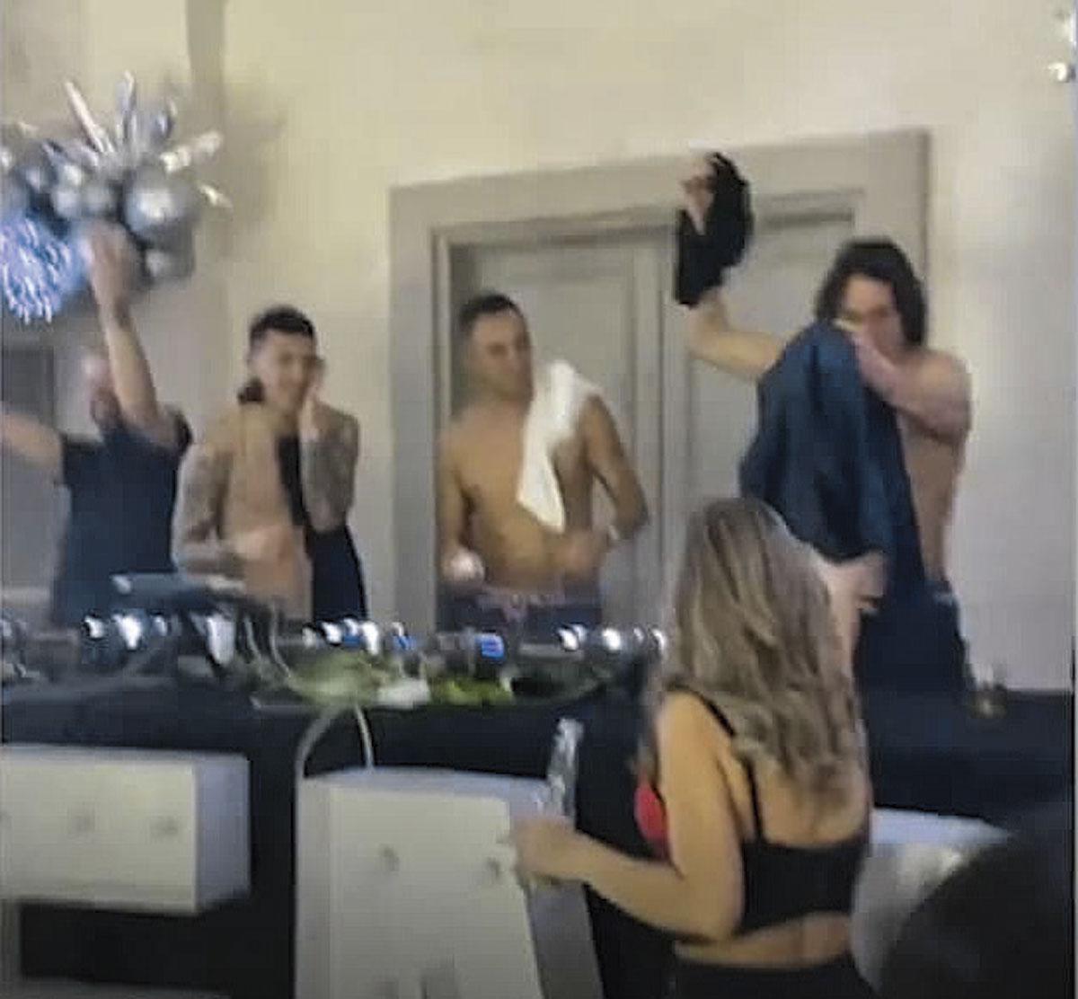 Pas grave, cela n'a pas empêché les Parisiens de fêter dignement l'anniversaire du trio Icardi-Cavani-Di María...