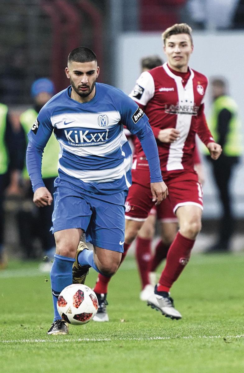 Deniz Undav en action en tant que numéro 10 dans le 4-2-3-1 du SV Meppen.
