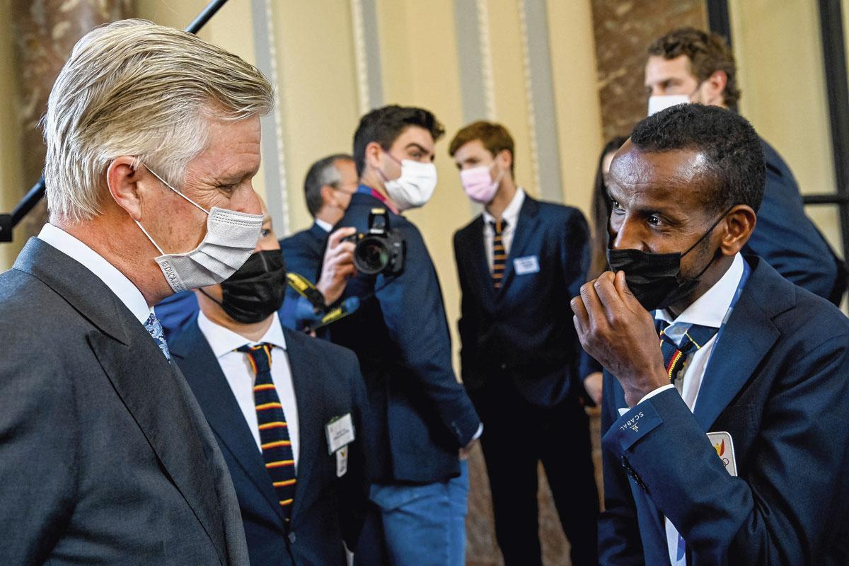 Bashir Abdi rencontre le roi Philippe après les JO de Tokyo. 