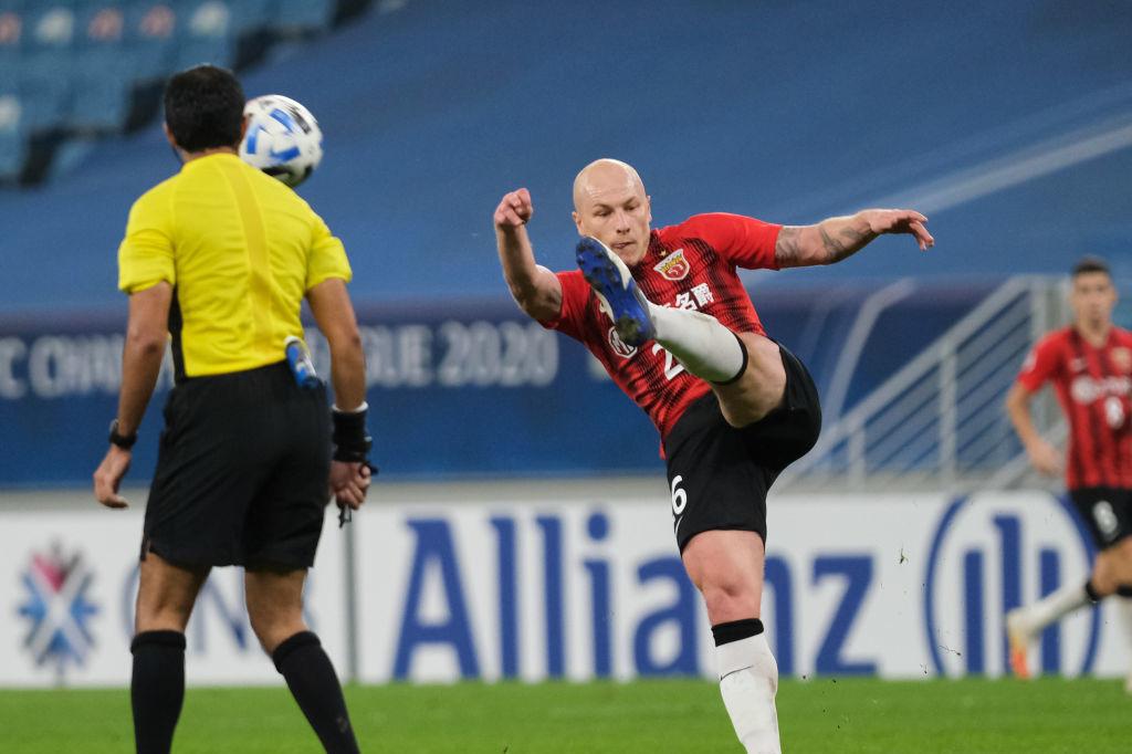 Aaron Mooy, l'une des stars de Guangzhou, possède aussi quelques tatouages sur son corps.