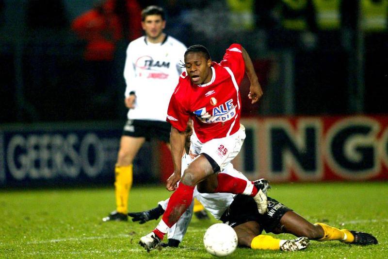 Emile Mpenza a cassé beaucoup de reins de défenseur lors de la saison 2003-2004.