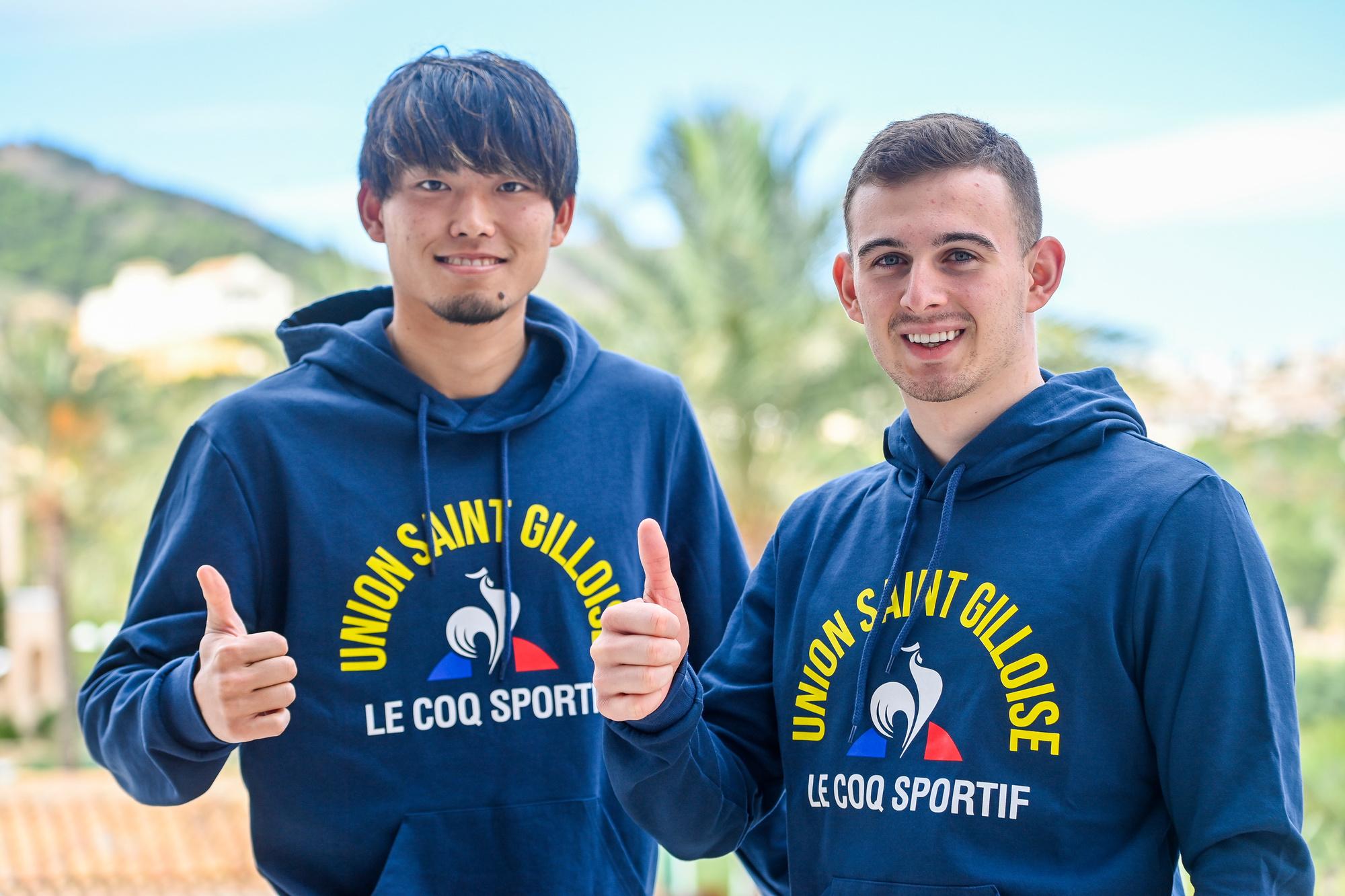 Koki Machida est tout sourire dans son pull de l'Union aux côtés de Kacper Kozlowski, l'autre recrue hivernale des Saint-Gillois.