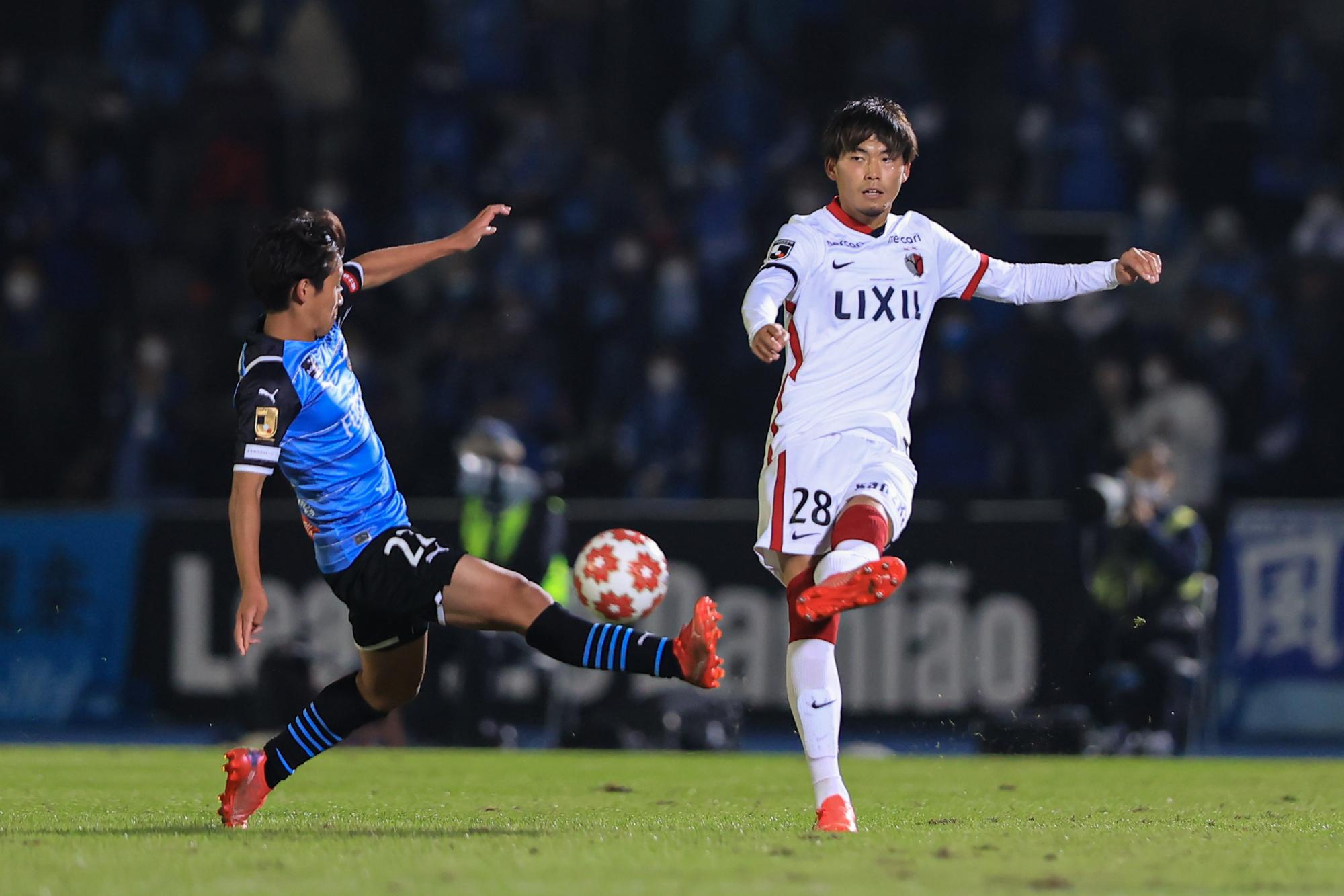 Koki Machida à la relance sous le maillot des Kashima Antlers.