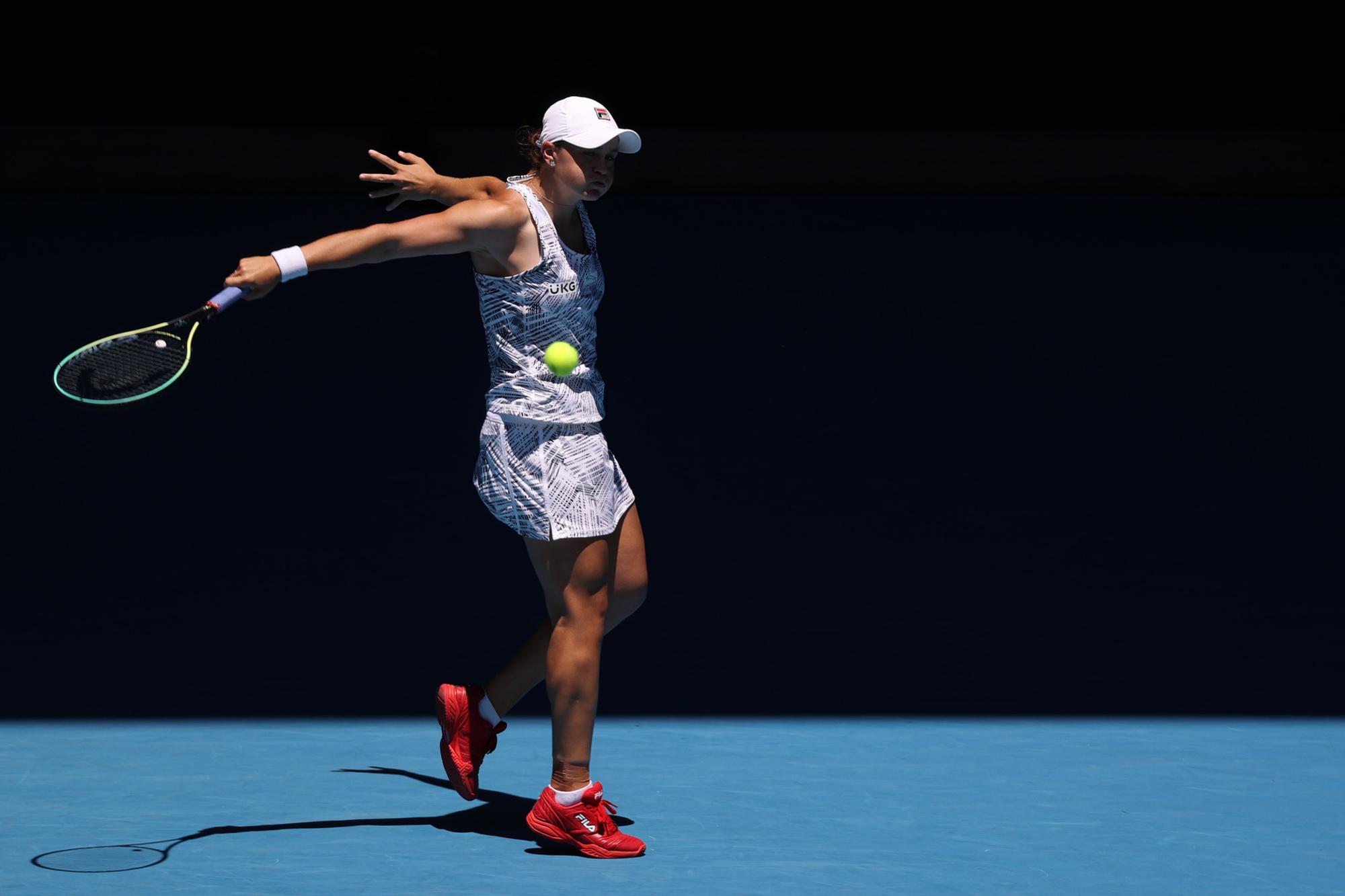 Camilia Giorgi a subi les revers et la loi d'une Ashleigh Barty impressionnante en ce début de tournoi australien.