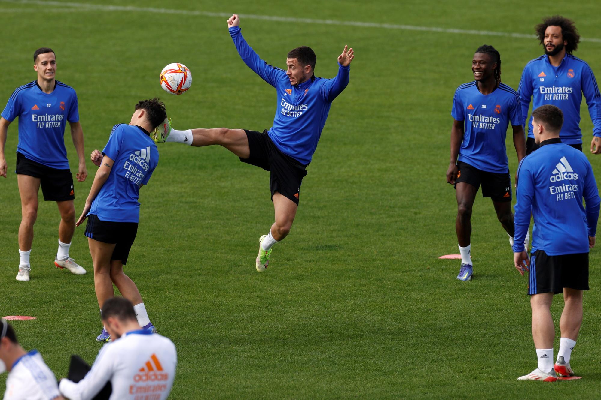 Eden Hazard donne pourtant le meilleur de lui-même à l'entraînement pour mettre ses concurrents au tapis.