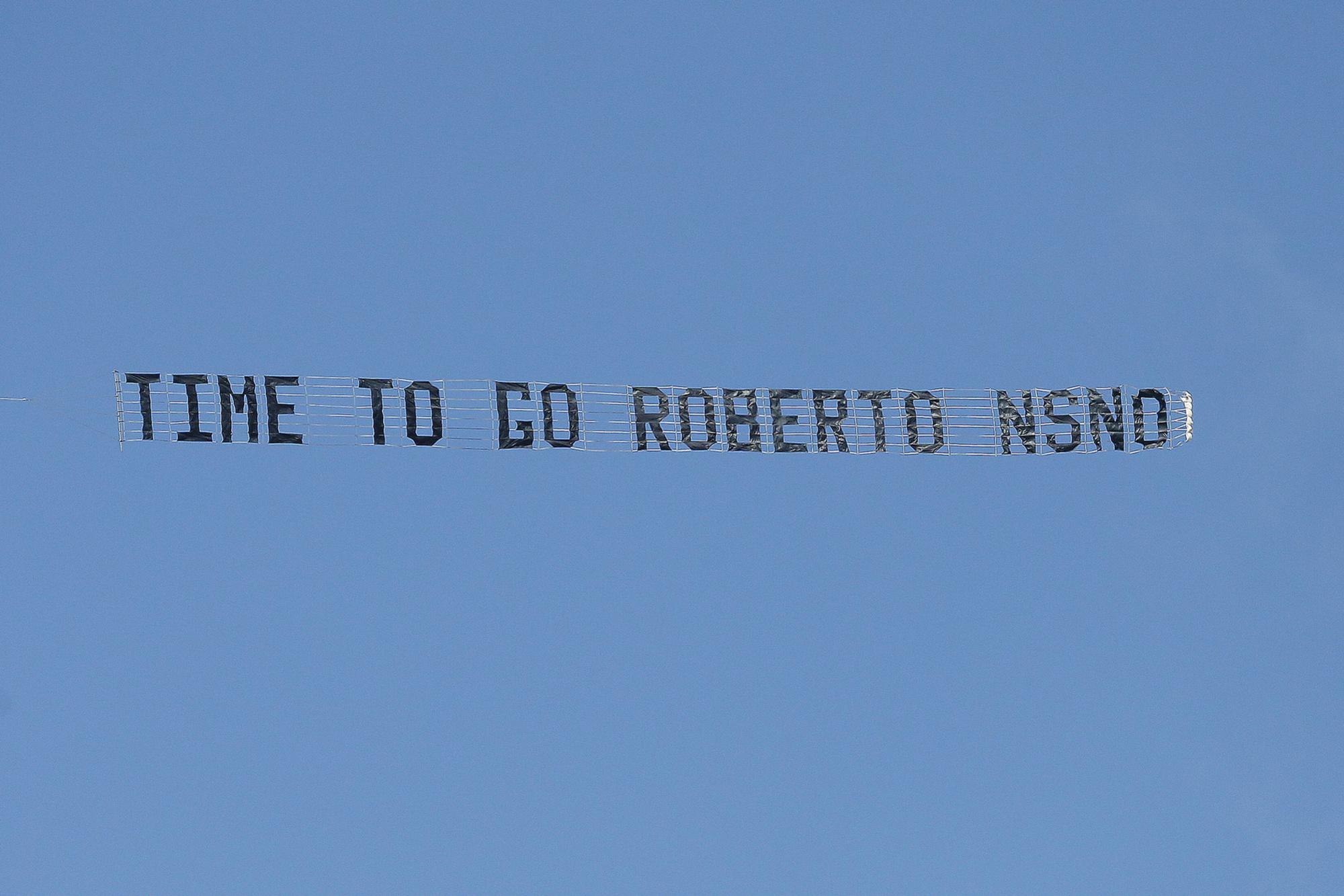 Les fans d'Everton ont même été jusqu'à utiliser un avion pour demander à Roberto Martinez de s'en aller de leur club.