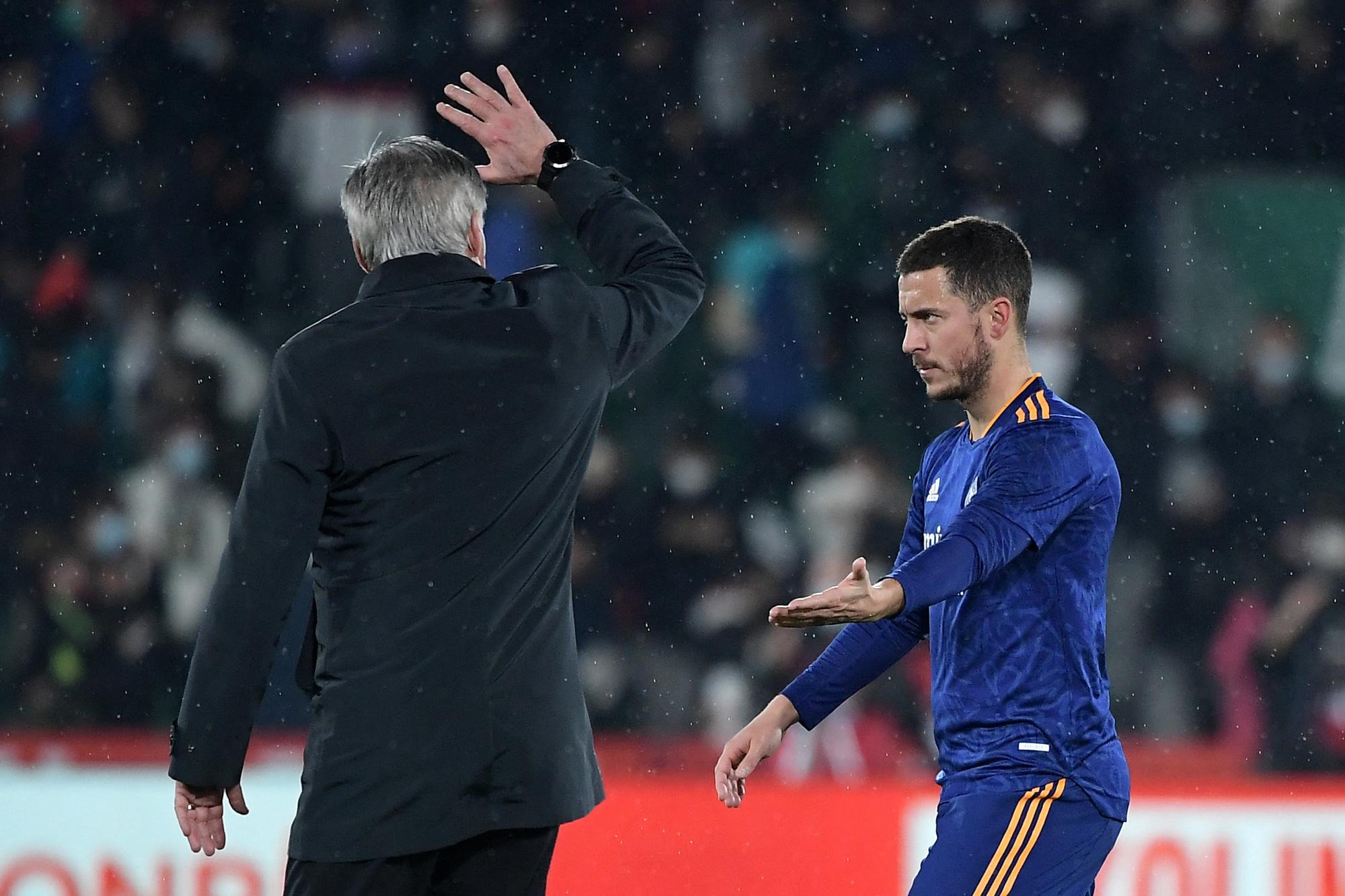 La tape dans la main d'Eden Hazard à Carlo Ancelotti sentait moins la franchise que l'accolade d'après but avec ses partenaires. L'Italien va-t-il titulariser le Brainois dimanche pour le remercier de ce but victorieux à Elche ?