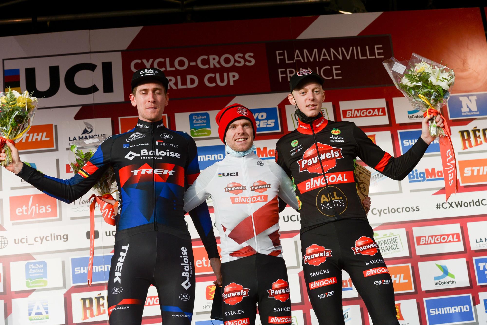 Toon Aerts, Eli Iserbyt et Michael Vanthourenhout occupaient les 3 places du podium de la manche de Coupe du monde à Flamenville. Samedi à Hamme, ils essaieront à nouveau de prendre l'ascendant l'un sur l'autre dans le but d'obtenir un rôle protégé lors des Mondiaux de Fayetteville qui se tiendront le week-end prochain.