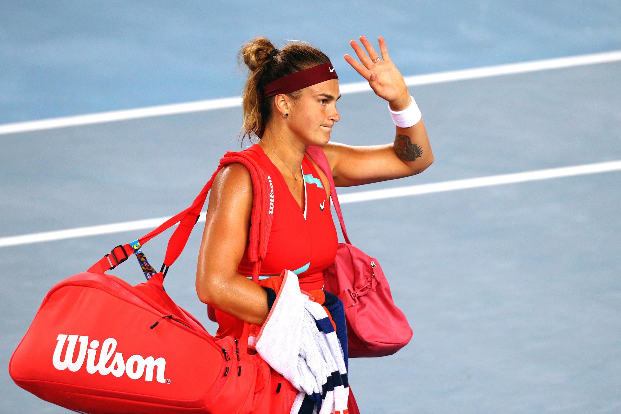 Rarement souveraine lors de ses tours précédents, Sabalenka a finalement craqué contre l'expérimentée Kanepi qui s'est rappelé au bon souvenir de toutes et tous.