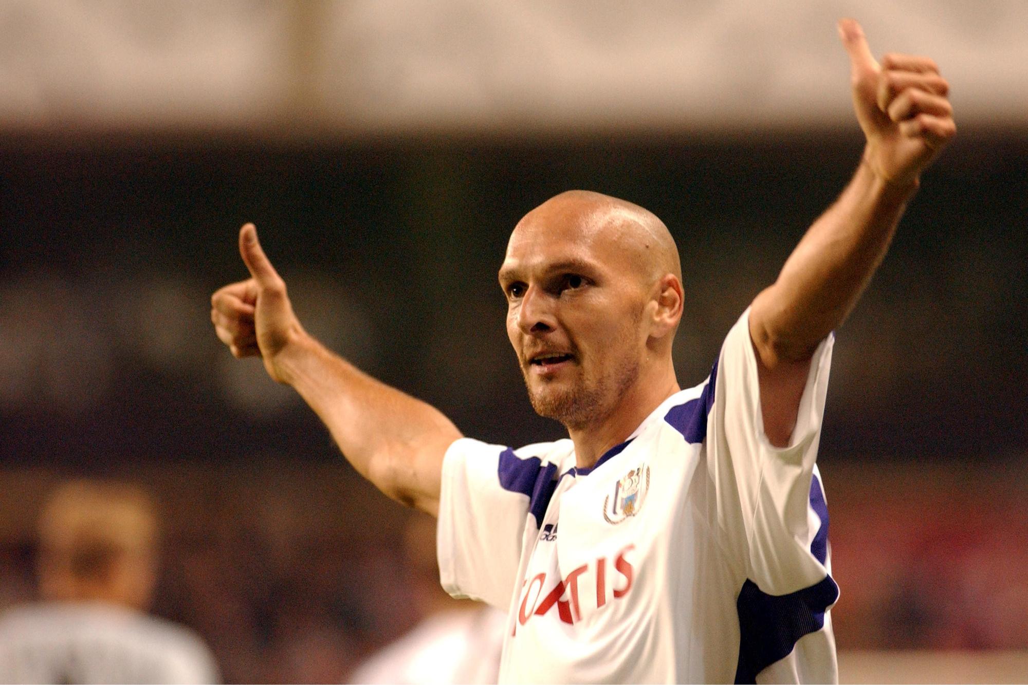 Après un bon premier tour, Ivica Mornar quitte Anderlecht lors de l'hiver 2004 alors qu'il ne lui reste plus que six mois de contrat. Les Mauves n'enregistreront aucune arrivée lors de ce mois de janvier.