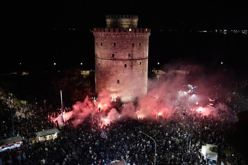 Les supporters du PAOK savent mettre le feu. Une ambiance volcanique attend les Buffalos le 10 mars prochain.