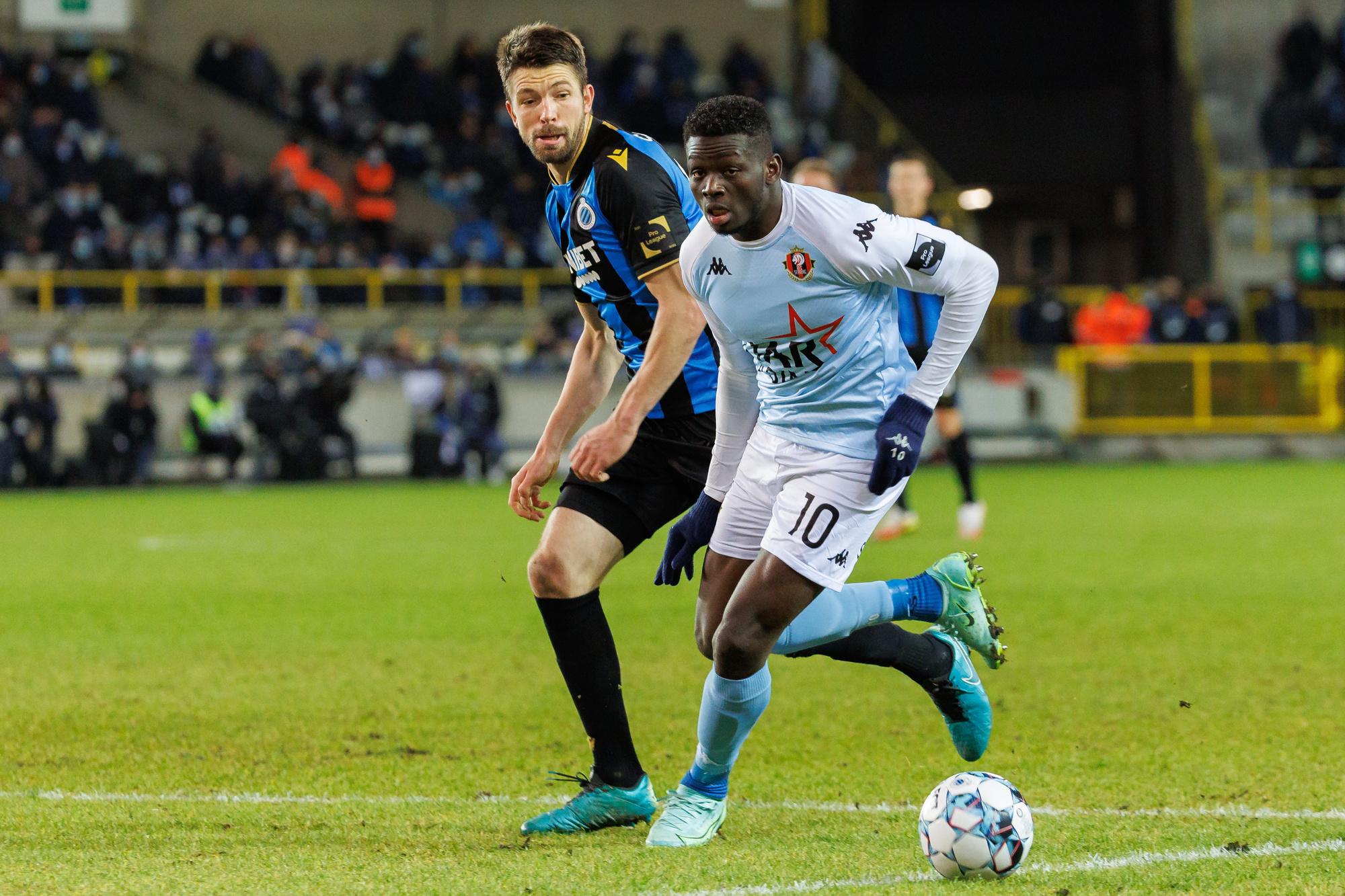 Après sa prestation convaincante contre l'Antwerp le dimanche, le FC Bruges s'est écroulé en demi-finale de Coupe de Belgique ce mercredi contre La Gantoise. Quel visage offriront les hommes d'Alfred Schreuder ce samedi soir sur la pelouse du Pairay ?