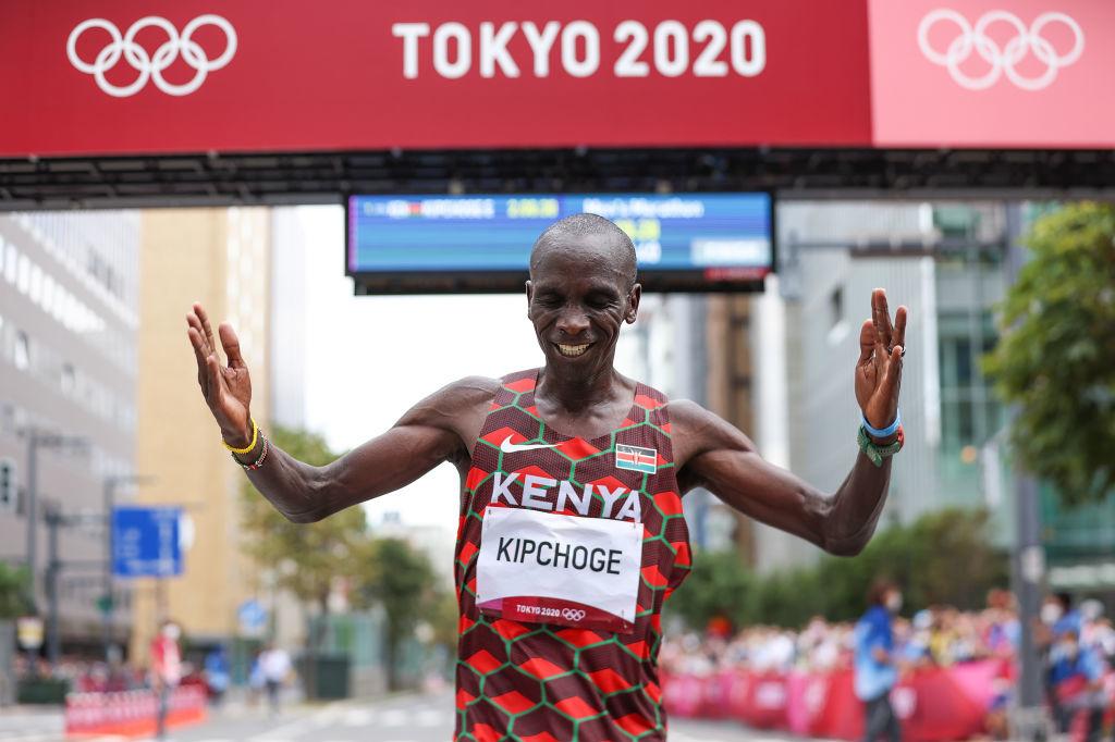 Eliud Kipchoge après son deuxième sacre olympique sur le marathon, à Tokyo.