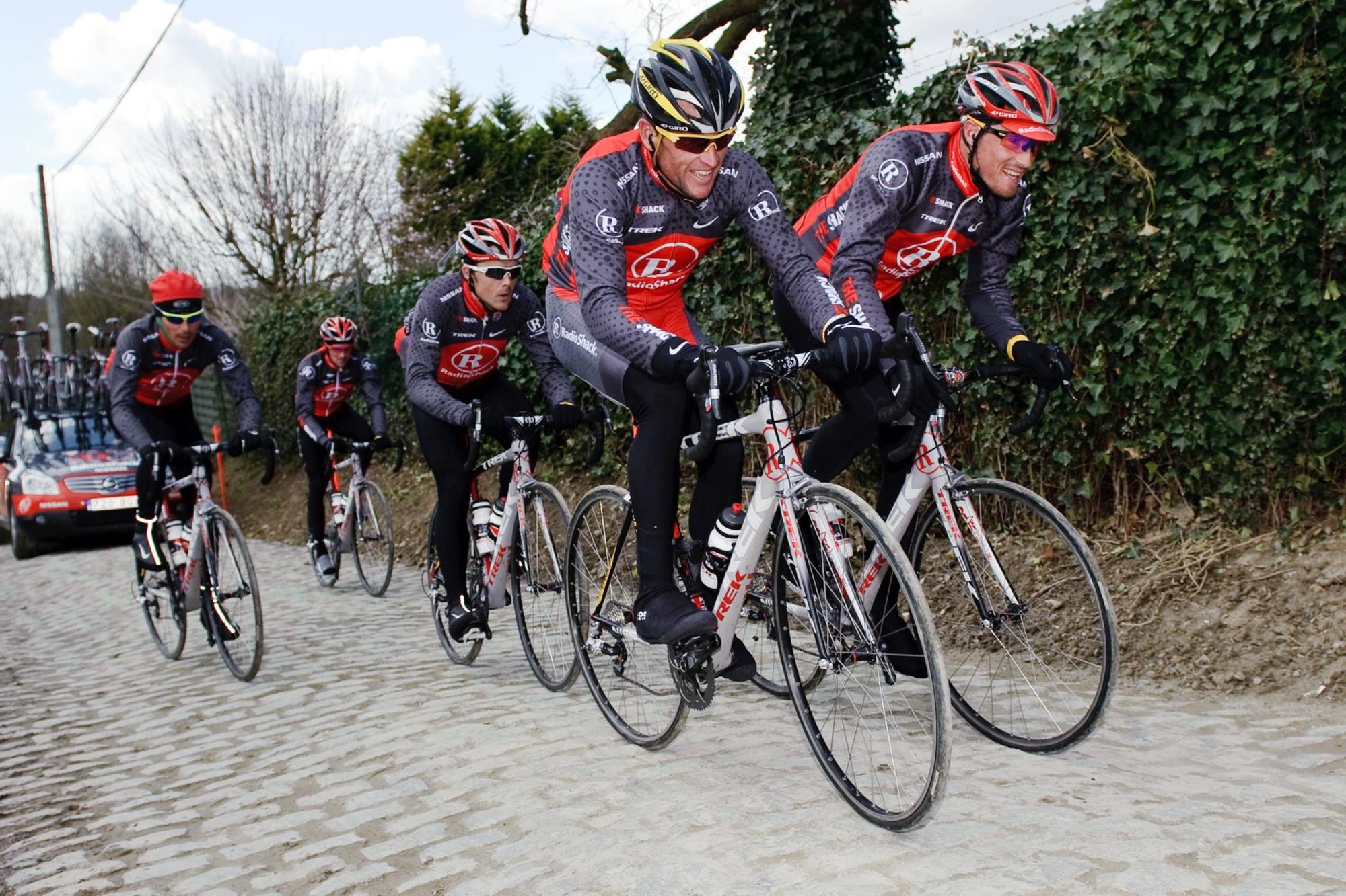 Lance Armstrong est déjà venu par le passé sur le Tour des Flandres, mais ne s'y est jamais vraiment montré à son affaire, ses principaux objectifs étant situés plus tard dans la saison.