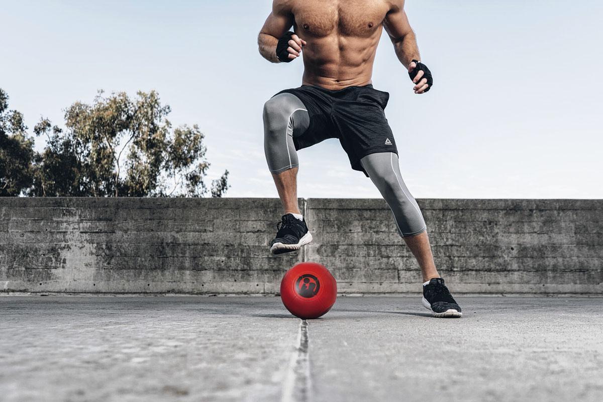 Un ballon avec lequel il faut mettre des gants 