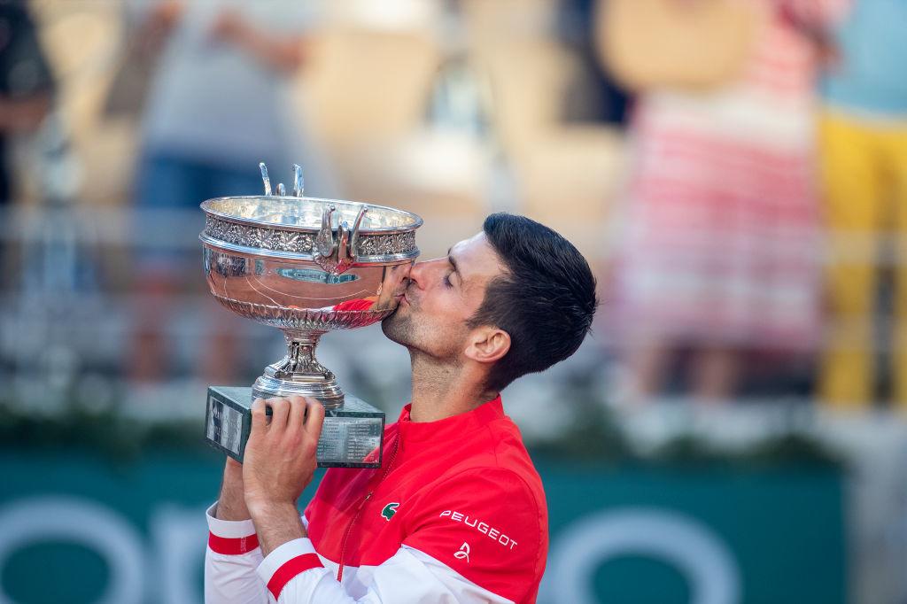 Novak Djoovic est donc le dernier, hommes et femmes compris, à avoir réussi le doublé Roland-Garros et Wimbledon. C'était l'année passée.