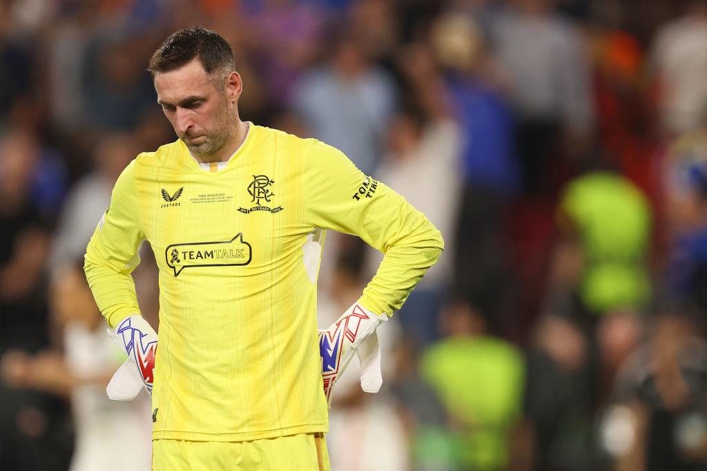 Comme Dino Zoff et Edwin van der Sar avant lui, Allan McGregor a disputé une finale européenne à plus de 40 ans. Mais il n'a pas plus réussi que ses deux prédécesseurs à soulever la Coupe à la fin.