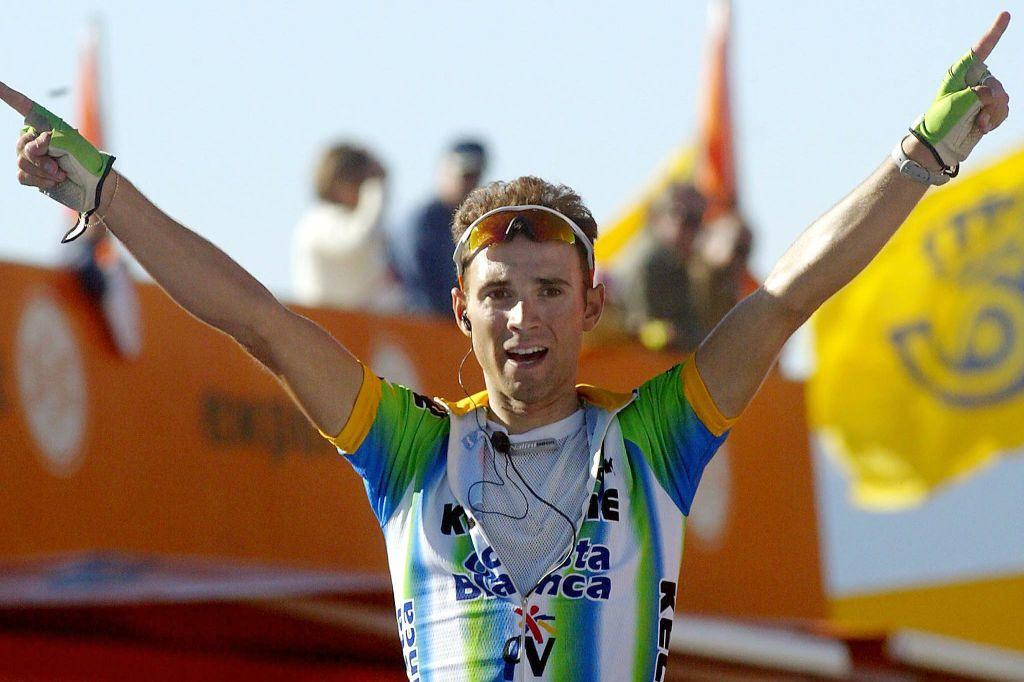 Alejandro Valverde remporte sa première victoire d'étape sur les routes de la Vuelta en 2003. A l'époque, il court encore sous les couleurs de la Kelme.