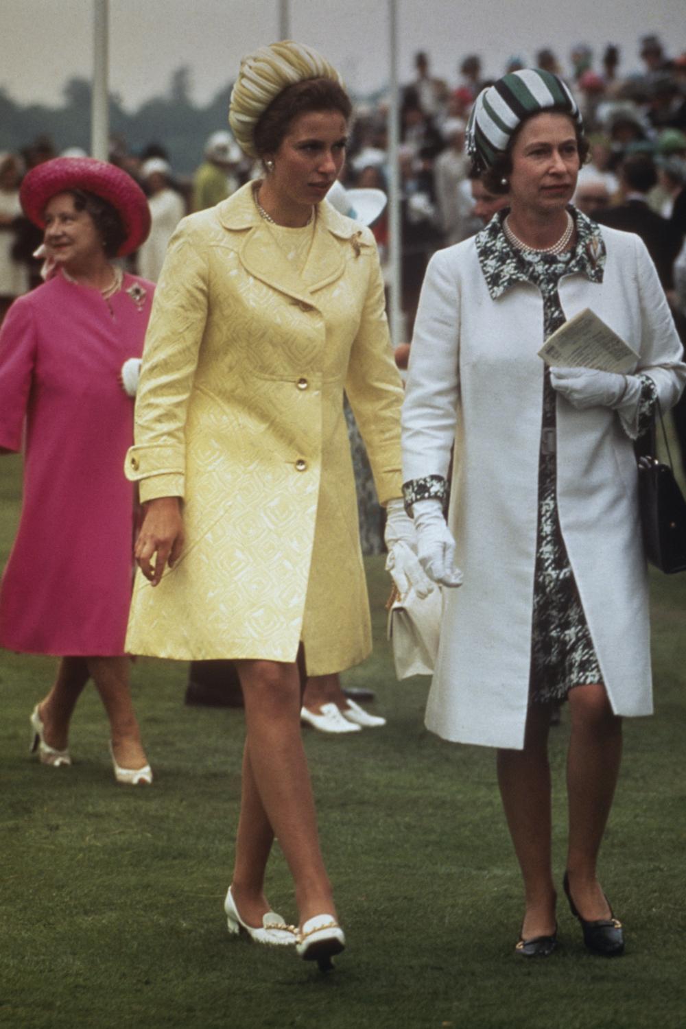 La princesse Anne avec sa mère et sa grand-mère en 1970 