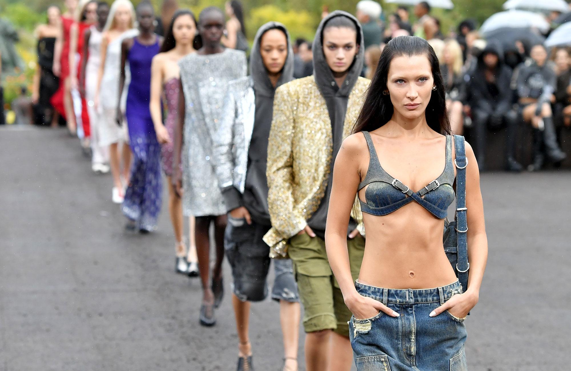 Fashion Week Paris 2023 : des mannequins pas comme les autres au défilé LGN  - Terrafemina