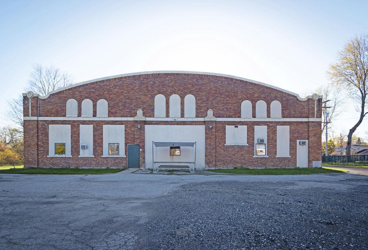 Extremis USA - Het hoofdkwartier van Extremis USA in Rockford, Michigan. Het werd begin 20e eeuw gebouwd als wegenwerkendepot, waar de stad strooizout voor de barre Michigan-winters in opsloeg.
