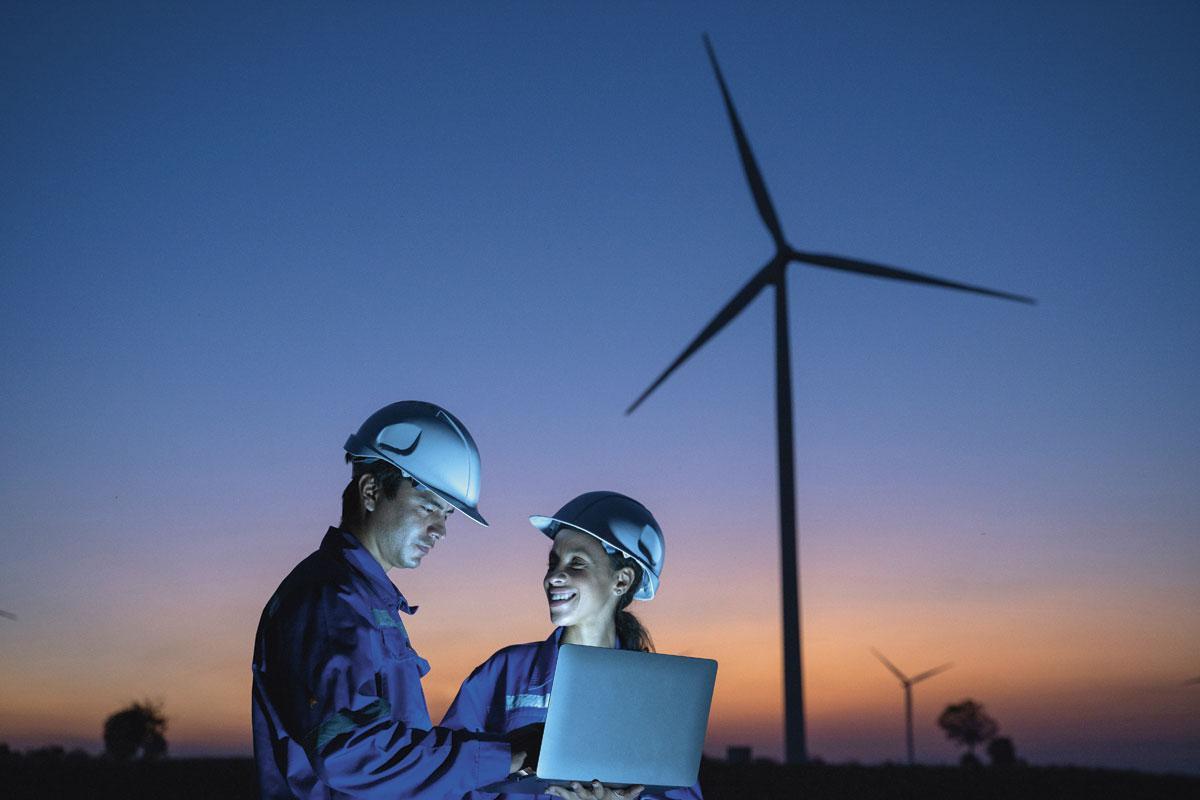 WINDENERGIE Na zonsondergang, tijdens lange periodes zonder wind, helpt geen extra capaciteit aan hernieuwbare energie.