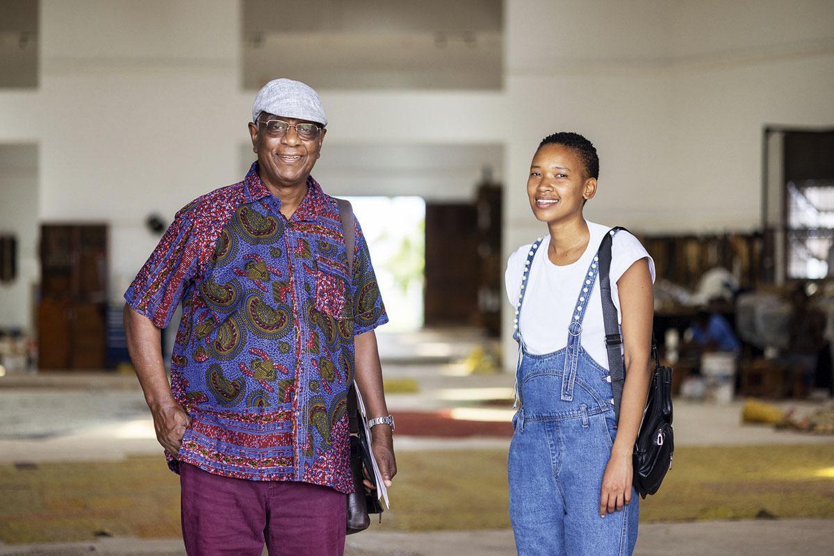 Art plastique El Anatsui en Bronwyn Katz