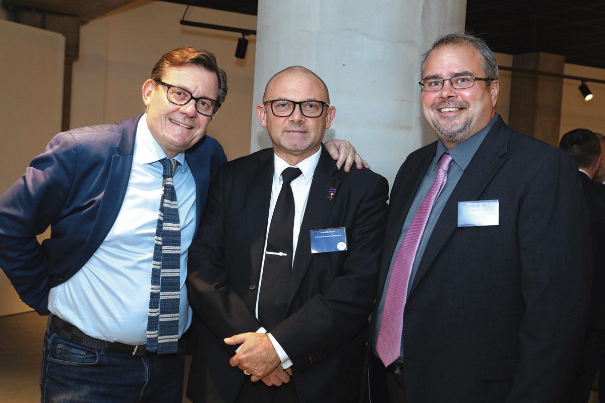 Walter Chardon, directeur commercial du Sporting de Charleroi, David Quinaux, coprésident d'Unia, et Glenn Hoorelbeke, cofondateur d'Absolute You.