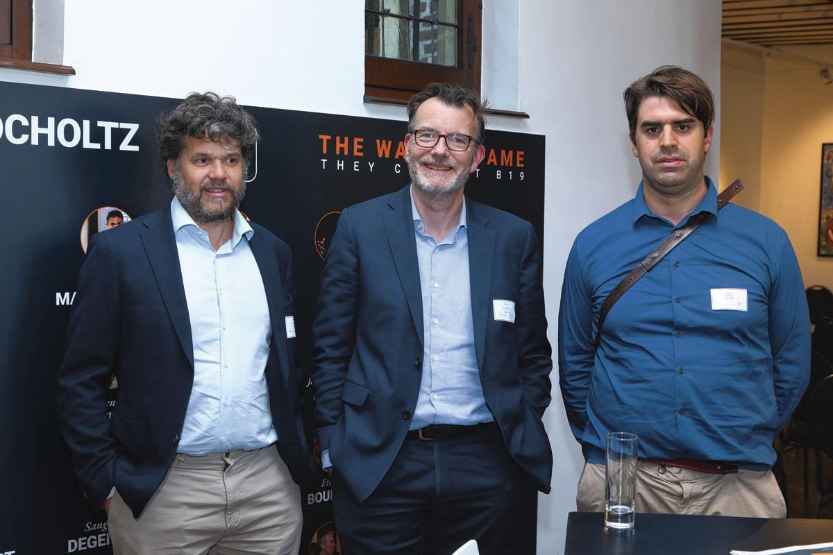 2. Un trio d'avocats: Mathieu Desmet, Bernard Van Brabant et Alexis Ewbank.