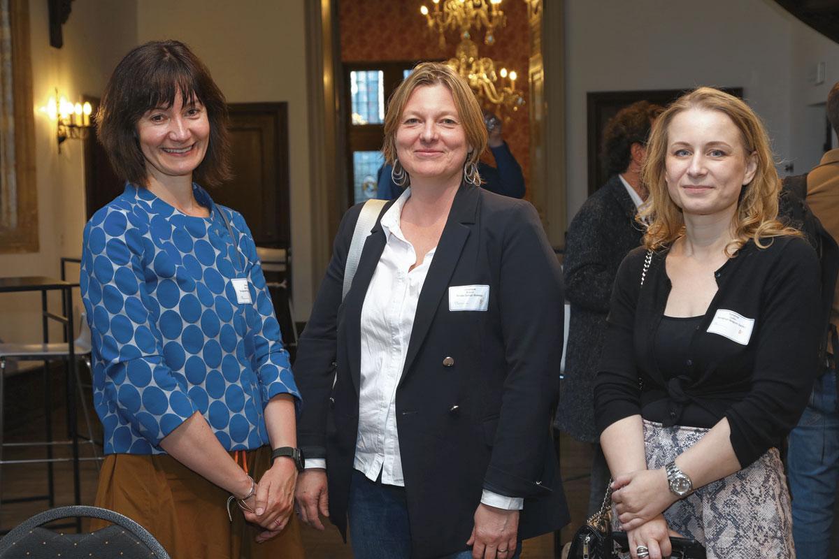3. Véronique Pirson, directrice de la stratégie chez Minale Design Strategy, entourée d'Ariane De Croo et Sandrine Collin, conseillères en propriété intellectuelle chez Novagraaf.