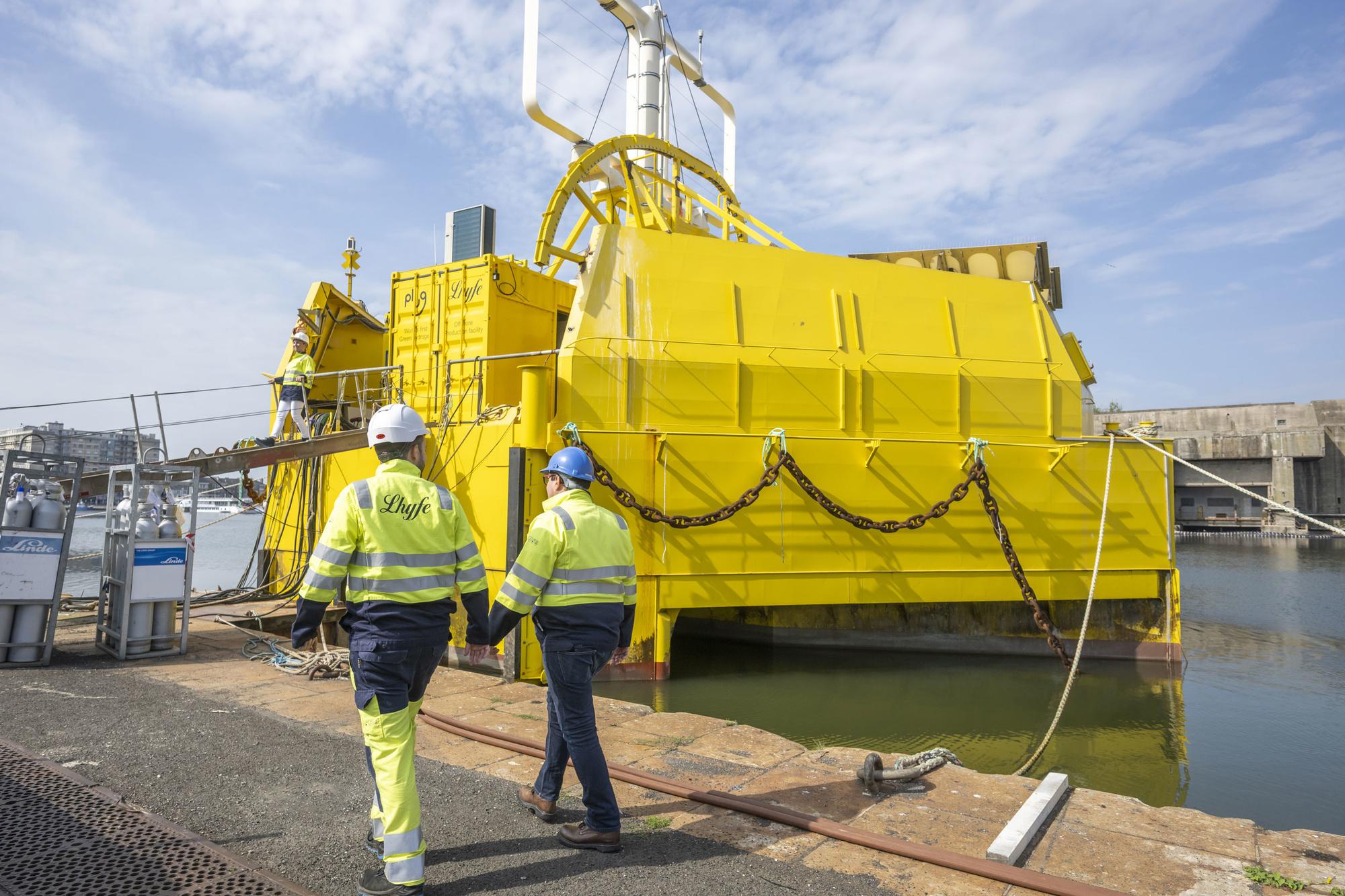 L'électrolyseur flottant peut se connecter à des parcs existants.