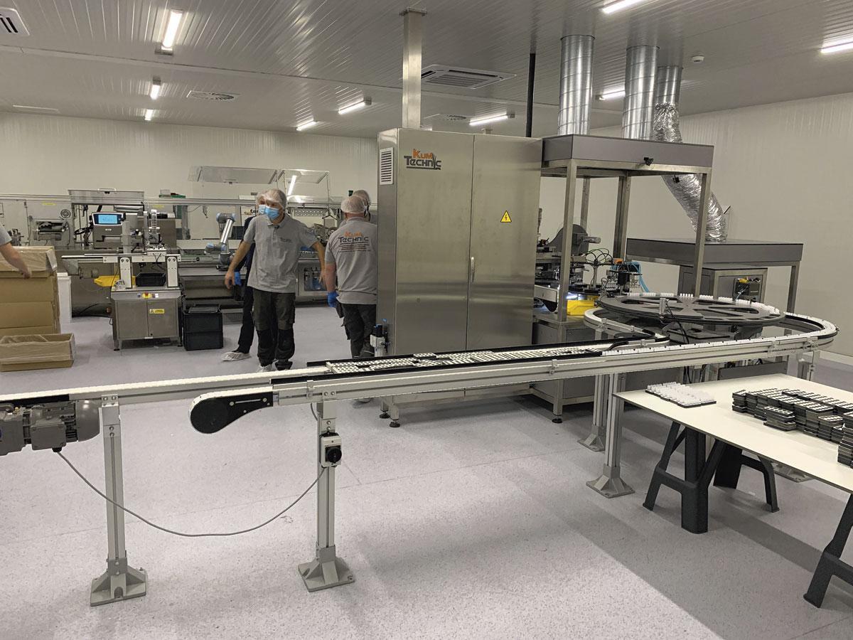 Kum Technic, à Marloie, a dû construire une usine avec des salles blanches en deux mois.