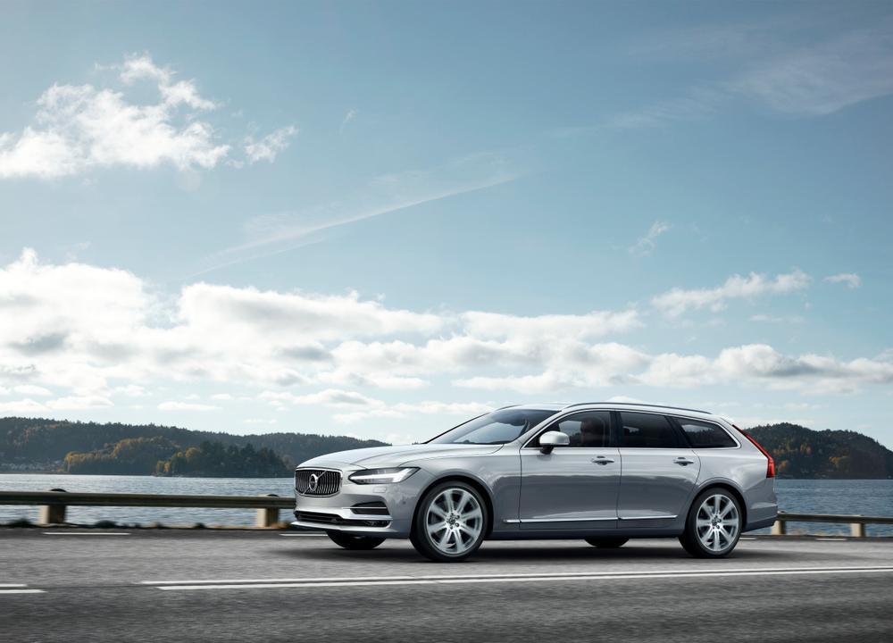 Vandaag wil iedereen met een SUV rond scheuren. Maar Volvo maakt een statement: jawel, de break leeft nog. Tenminste toch nog in de huid van deze V90, de station wagon-versie van de onlangs gelanceerde limousine S90.