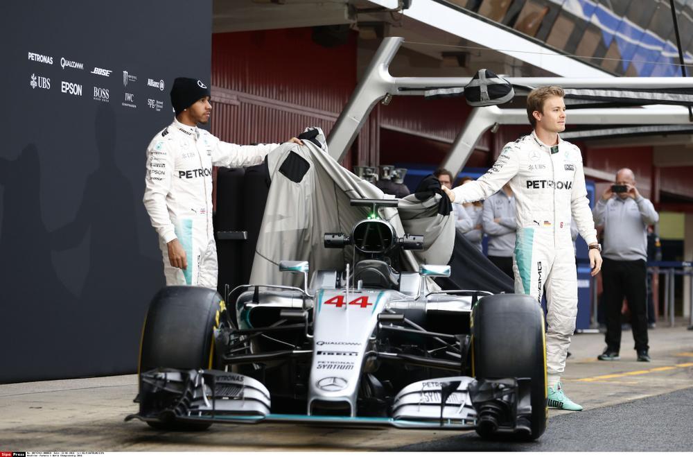 Nico Rosberg in actie en samen met zijn ploegmaat én grote concurrent Lewis Hamilton.