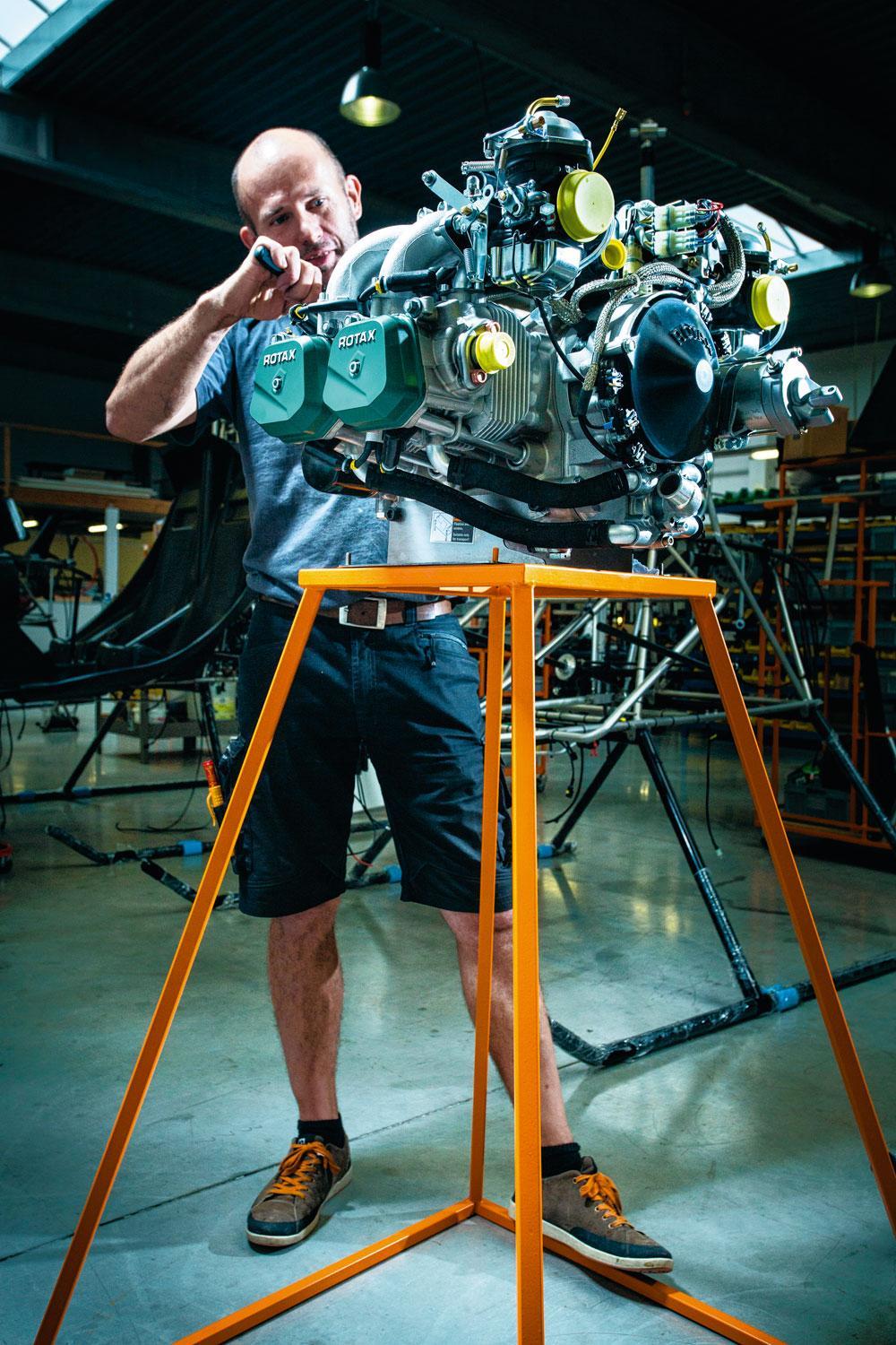 Motor De motor is een Rotax, het meest gangbare model in de luchtvaart. Al wordt er wel aan gesleuteld. 
