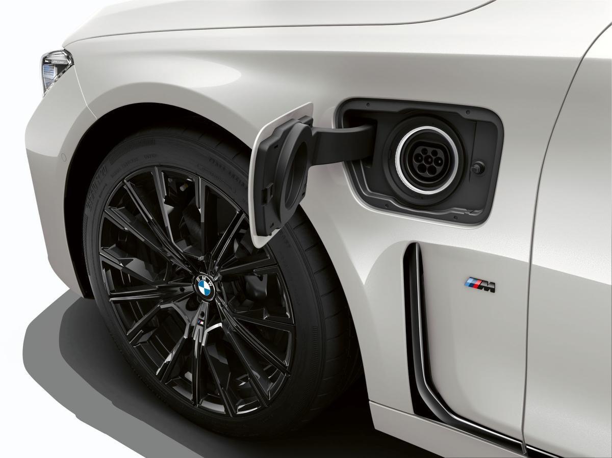 Meer power, minder verbruik. BMW 745e combineert krachtige elektro- en sublieme benzinemotor.