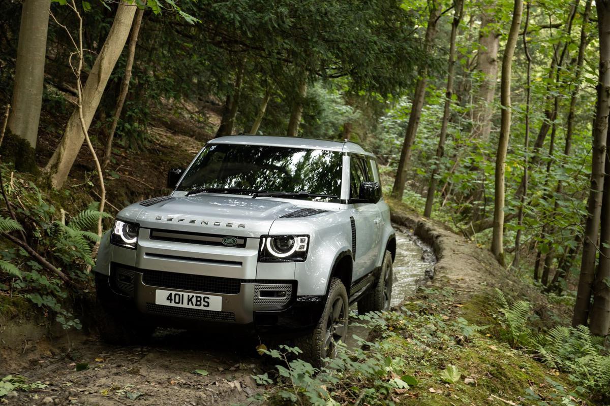 Stroomversnelling stuwt Land Rover vooruit