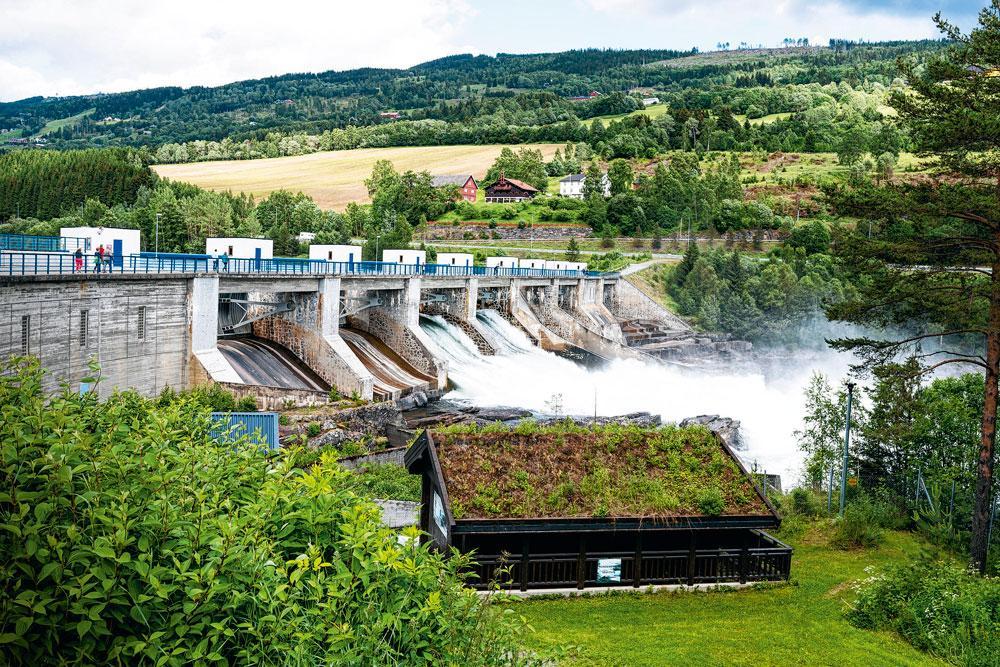NOORWEGEN Vrijwel alle Noorse elektriciteit wordt emissievrij opgewekt. Ze komt van waterkracht die wordt geleverd door watervallen, dammen en rivieren.