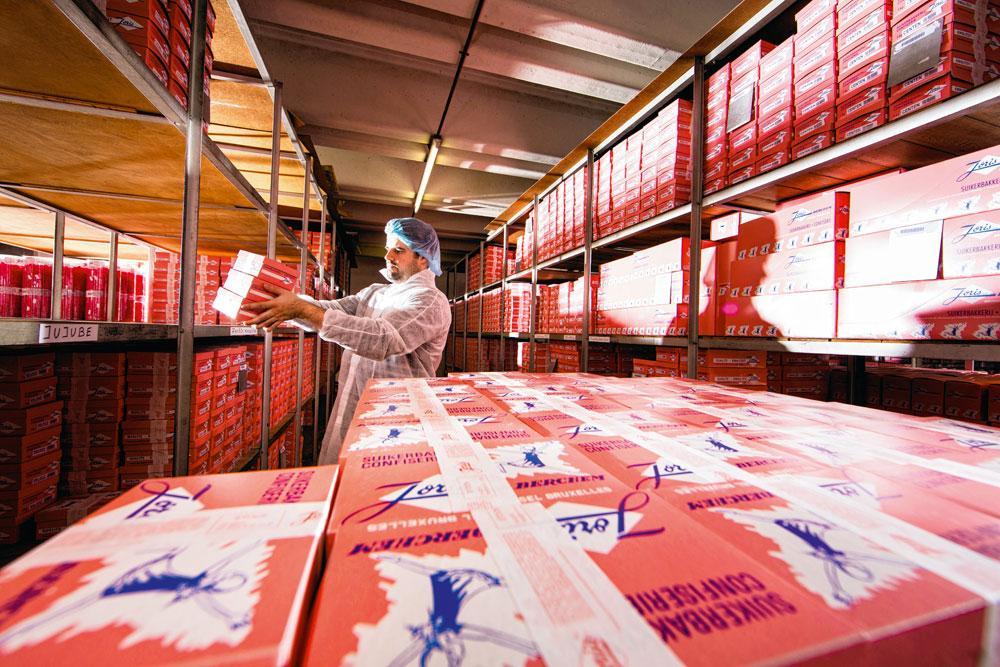 7 Export - Joris kan tot zeven ton snoepjes per dag produceren. De onderneming voert ook uit naar onze buurlanden, Spanje, Italië en Groot-Brittannië. 