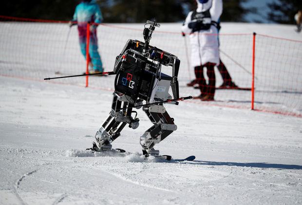 Robot Rudolf in actie tijdens de Ski Robot Challenge in Hoenseong 